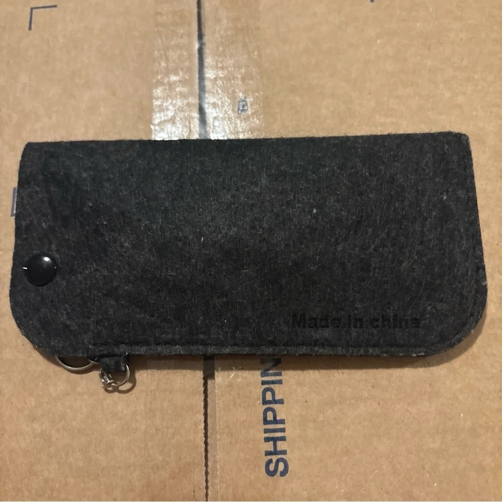 Feisedy Felt Eyeglass Case Snap Closure Keychain Soft Sunglasses Pouch